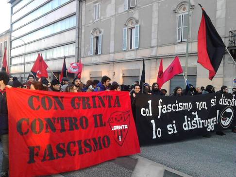Corteo antifascista Cremona (foto Zic)