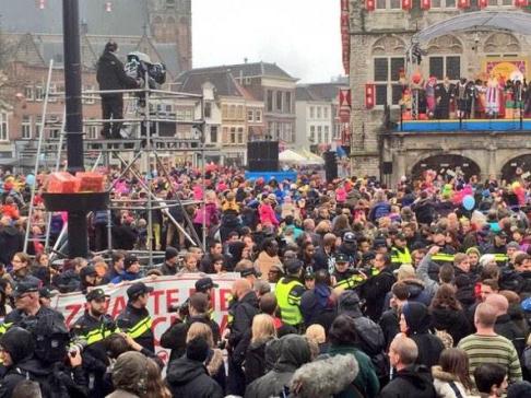 Protests in Gouda (foto da twitter @15M_NL)