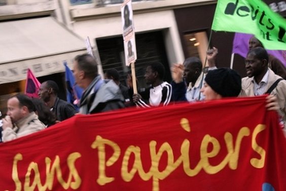 Manifestazione sans papier a Parigi, ottobre 2009 (foto di Ile.Gen. - repertorio Zic.it)