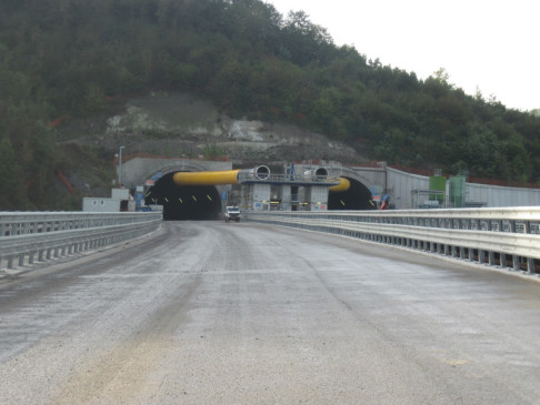 Cantiere variante di valico: Viadotto Lagaro / Galleria Naturale Val Di Sambro - foto Autostrade per l'Italia