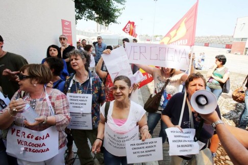 Manifestazione in Fiera (foto Fb Sgb Bologna)
