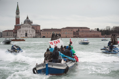 Proteste vertice Renzi-Hollande Venezia - © Michele Lapini