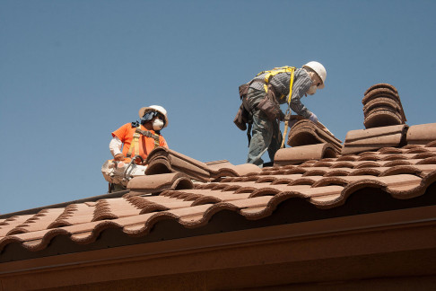 Operai sul tetto