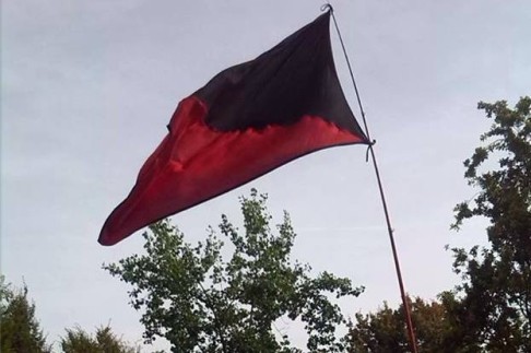 bandiera rossa e nera