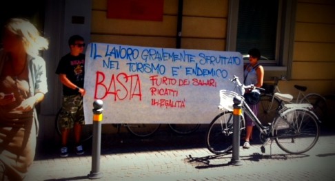 Manifestazione stagionali, Rimini (foto fb Adl Cobas)