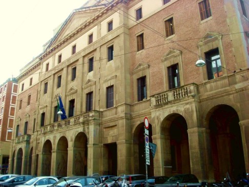 Questura di Bologna (foto da Wikimapia @greengo)_