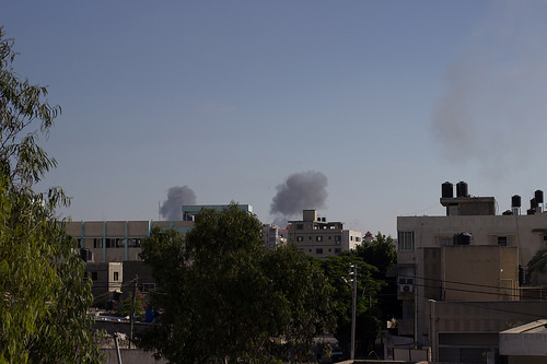 Israeli Air Forces bombing over Ansar site. 7/8/2014 (foto Basel Yazouri)