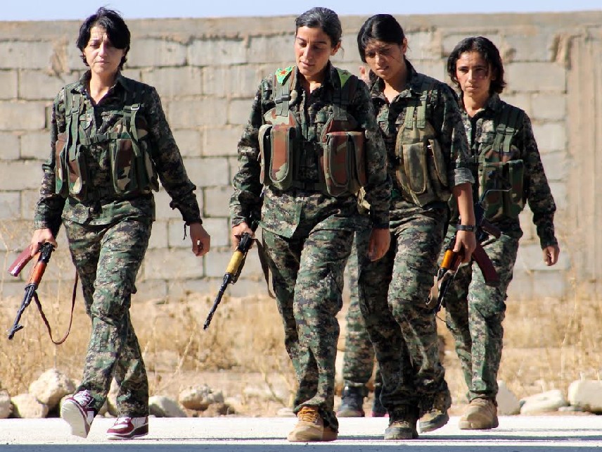 Donne combattenti a Kobane (foto YPJ)