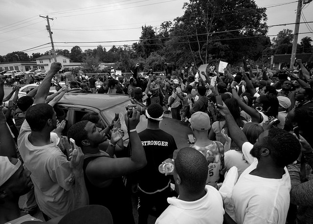 Ferguson, MO: "Hands Up, Don't Shoot" (ph: Shawn Semmler/Flickr)